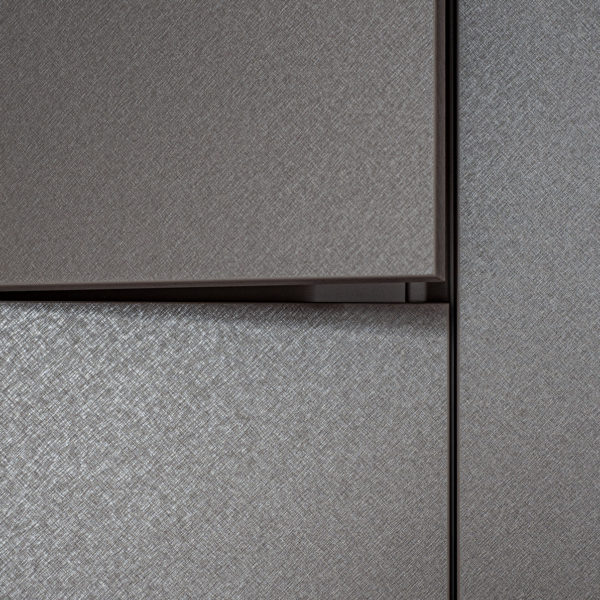 fronty szafy z płyty meblowej Cleaf Idea FB82 Tellurio z efektem metalicznym - szczotkowanego aluminium